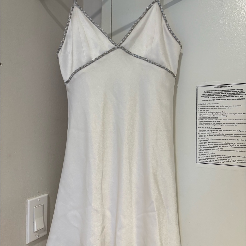 Alice & Olivia White Women's Mini Dress - Picture 4 of 6